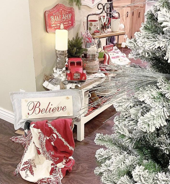 Glitter Holiday Panel: Winter, Christmas; CURSIVE SCROLL RED BELIEVE