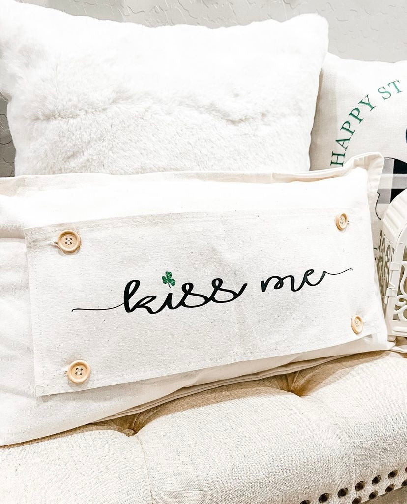 Glitter Holiday Panel:  Kiss Me Shamrock. Spring, St Saint Patricks Day Leprechaun Irish Saying, Luck:  KISS ME SHAMROCK