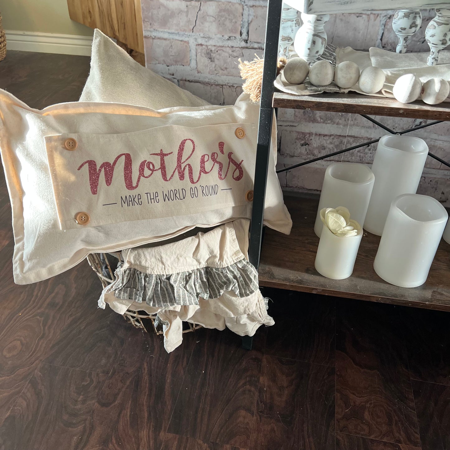 Glitter Holiday Panel: Spring, Gift; Mom Her MOTHER'S DAY MAKE THE WORLD GO ROUND